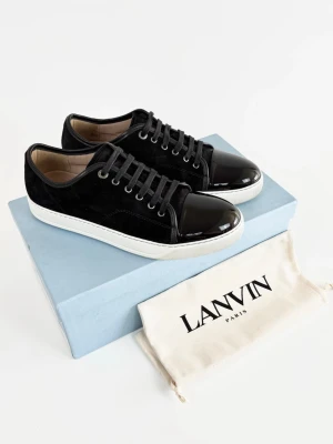 Lanvin DBB1 Cap Toe skor - | Säljer ett par Lanvin sneakers i nyskick | Storlek: 42/UK8 | Box & dustbag ingår | Hör av dig vid frågor eller funderingar