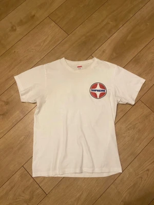 Supereme x hysteric glamour - Super snygg hysteric glamour x supreme tröja!