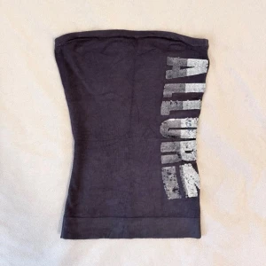 y2k guess tubtopp - vintage guess i perfekt skick, mjukt stretchigt tyg  💌skickas samma dag som köpet 