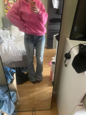 Miss me jeans - Så coola jeans från miss me, med massa detaljer på fickorna, sitter som en s/m beror lite på hur man vill att dem ska sitta