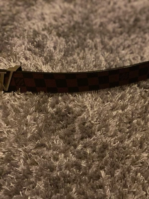 Hm bälte  - Skickar mer bilder privat då plick tar ner min annons hela tiden, ett äkta ”L*” bälte som är slitet där av priset. Inga skambud men kan givetvis sänka priset vid snabb affär! Hojta gärna till först till kvar mvh😁