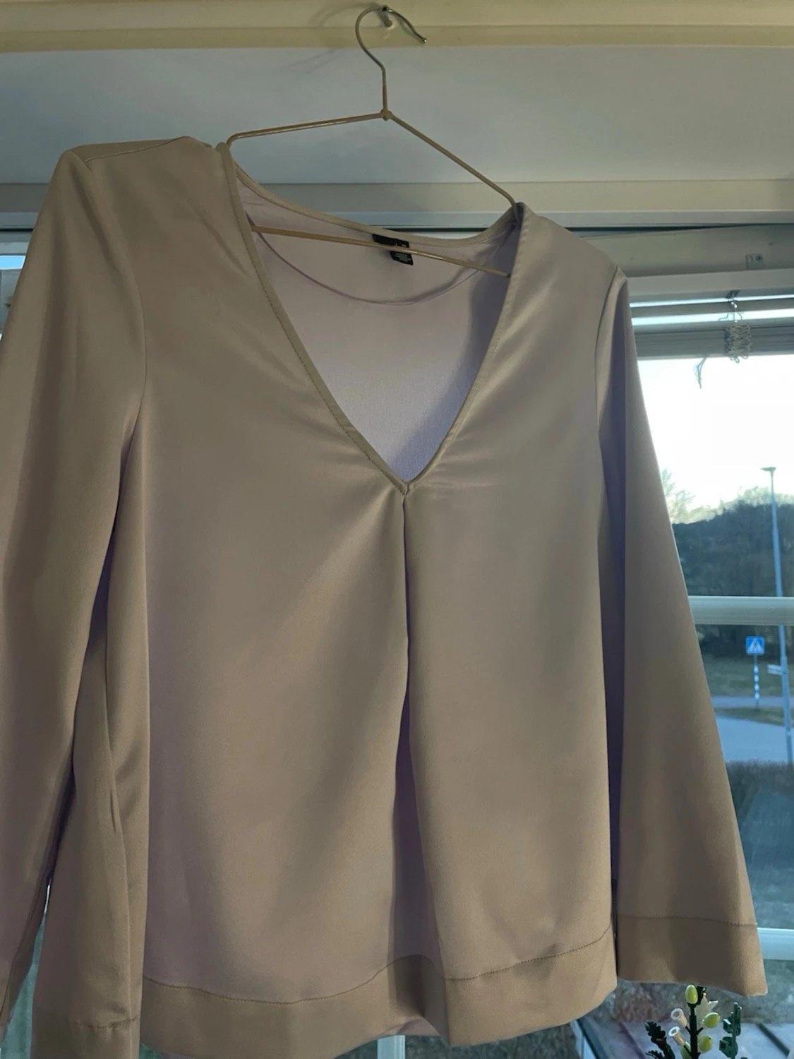 Ljuslila v-ringad blus - 1