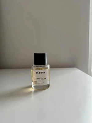 Essnce Lemon Eclaire - 50 ml. Se bild för kvarvarande mängd. 