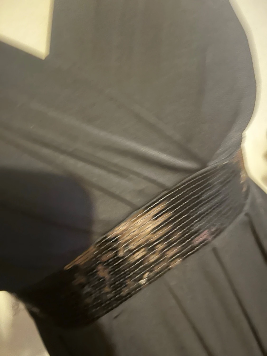 Svart klänning med paljettdetaljer - 2