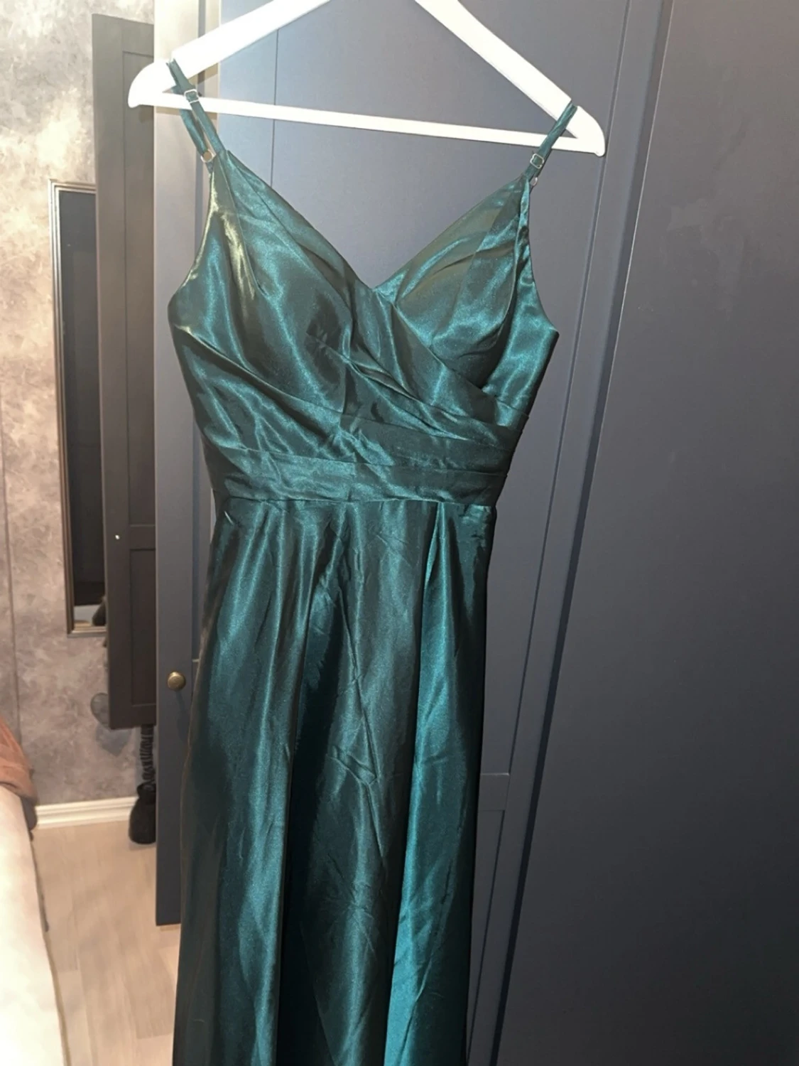 Grön långklänning med snörning - 1