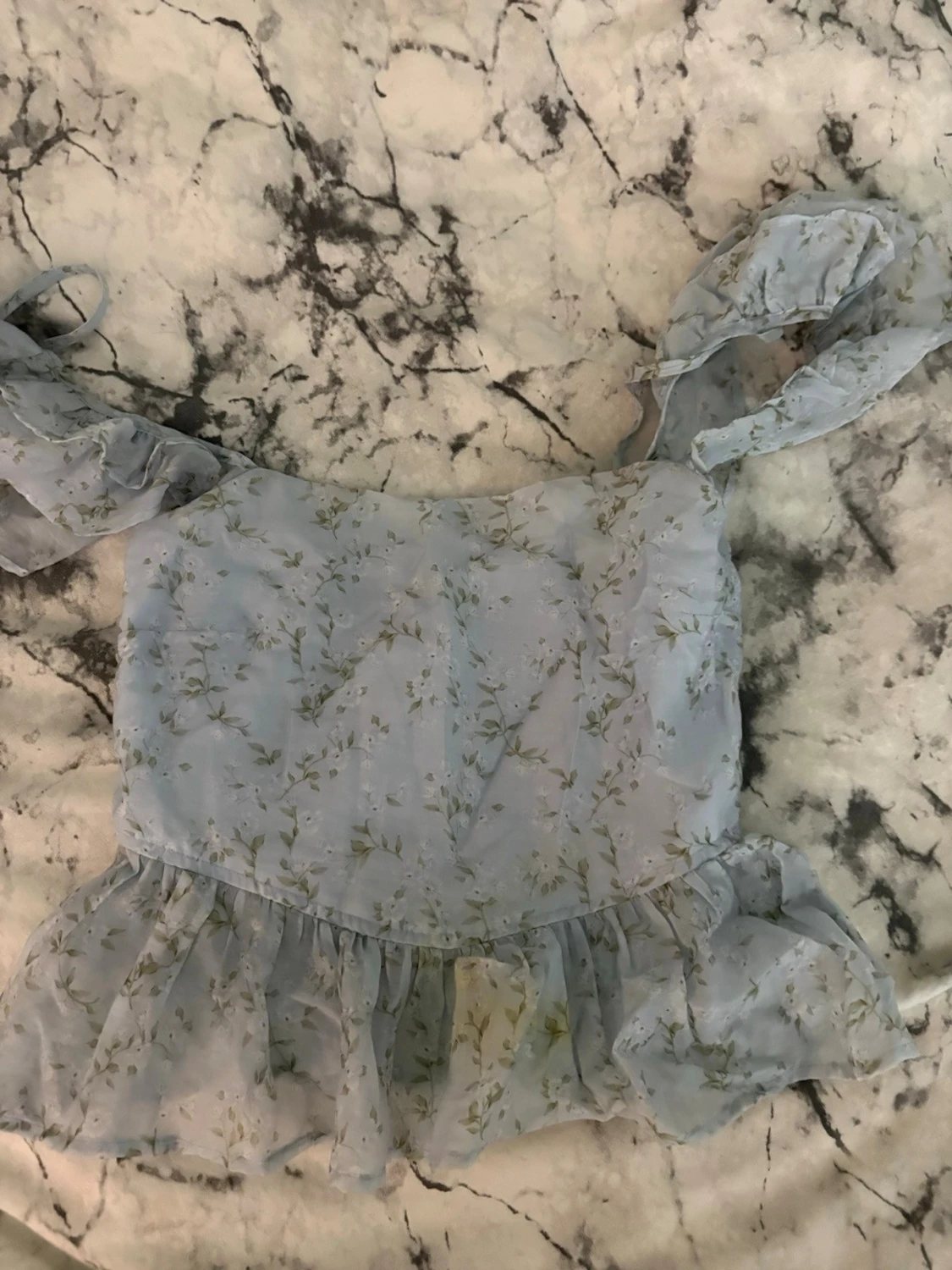 Blommig ljusblå volangtop - 1