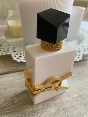 Yves Saint Laurent Libre L'Eau Nue  - ✨50 ml ✨endast testad✨nypris 1300kr