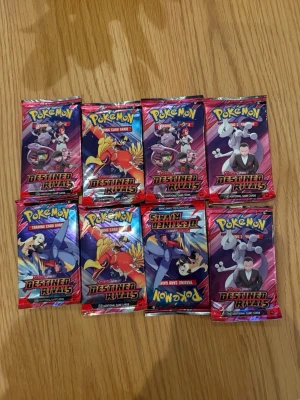 Destined Rivals pokemon packs - 8 Stycken destined rivals pokemon packs. Om man ej vill ha 8 så kan man köpa mindre (kom med pris). Vill gärna få bort dem så snabbt som möjligt! Pris går självklart att diskuteras.