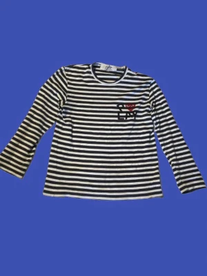 CDG Longsleeve - Snygg långärmad topp från comme des garcon. Storlek medium, den har inga defekter eller fläckar och är i allmänt bra skick. Fråga gärna om du har funderingar. Pris är diskuterbart.