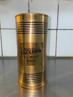 Jean Paul Gaultier Le Male Elixir Bau de Parfume  - Hej, säljer min Jean Paul helt ny oöppnad 125ml har en redan därför jag ska sälja den här. Kvitto från sephora ingår med. Skriv om du intresserad!!!