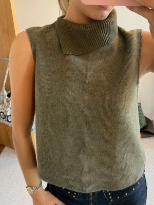 Halv polo topp - Super fin halv polo topp endast använd en gång 