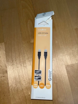 USB kaapeli - Käyttämätön musta USB kaapeli. Avattu vain pakkauksesta, muttei tullutkaan käyttöön. Pituus 2 metriä. Eläintalous MMM Katsothan myös muut ilmoitukseni Tarjoa 