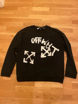 Off Wht - En tröja som jag aldrig har använt förut, jättebra skick, pris kan diskuteras.