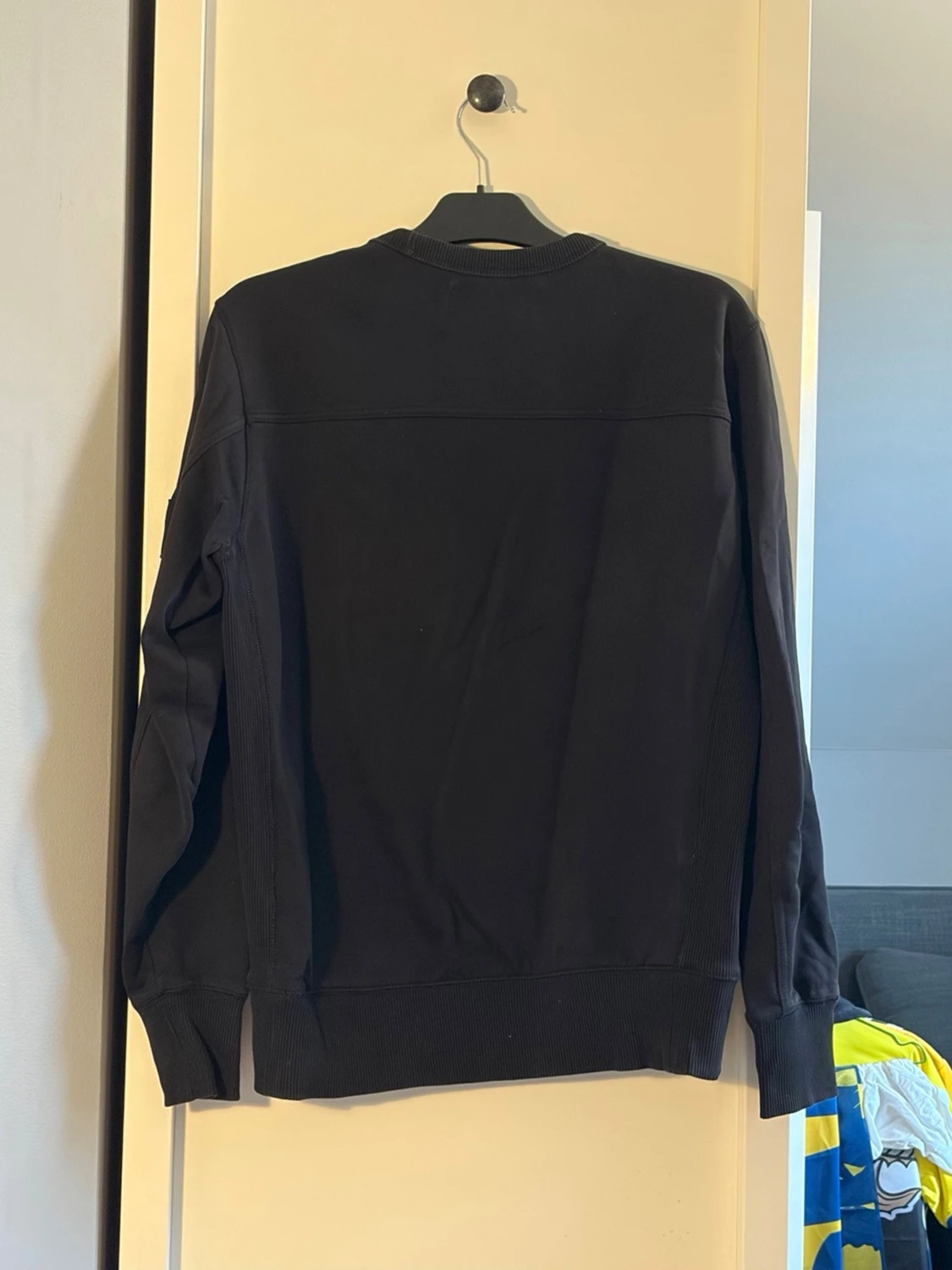 Svart sweatshirt från Calvin Klein - 1