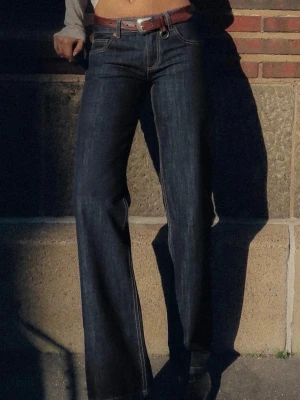 Oanvända zara jeans - Jag köpte de några dagar sedan, utan att prova på. Kom hem, satt på mig de och tyvärr så var det inte riktigt min stil. 