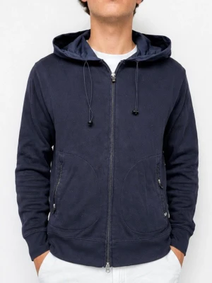 Boggi Milano Hoodie med Dragkedja – Marinblå - Säljer en stilren hoodie med dragkedja från Boggi Milano i marinblå färg. Tröjan är i storlek M och är i mycket fint skick. Den har en modern design med huva i kontrastmaterial, två praktiska fickor med dragkedja och en bekväm passform som passar perfekt både till vardags och på resan.  En premiumhoodie som är enkel att matcha och fungerar året om.  Hör gärna av dig vid frågor eller om du vill ha fler bilder!