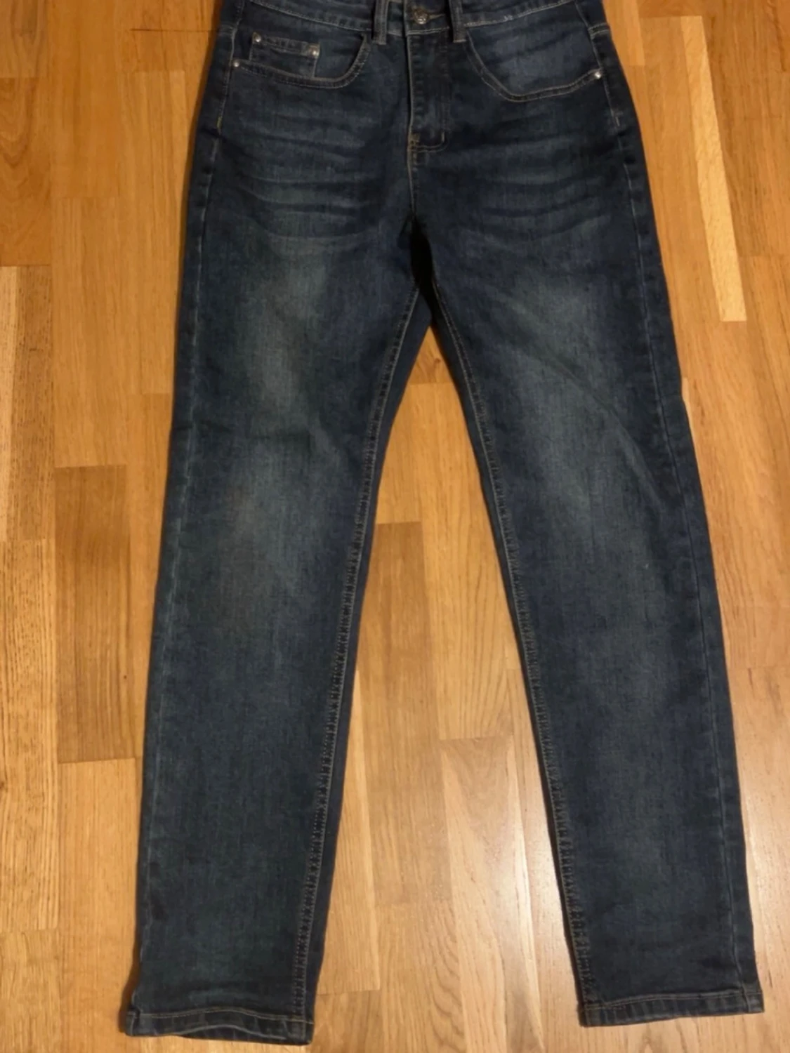 Mörk blåa jeans  - 1
