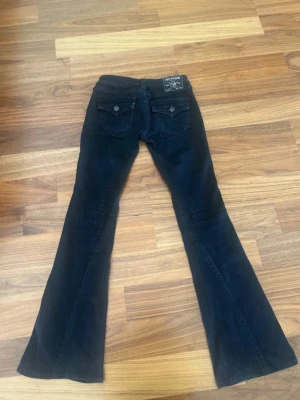 True religion jeans - Säljer dessa svarta true religion jeans i storlek w24!