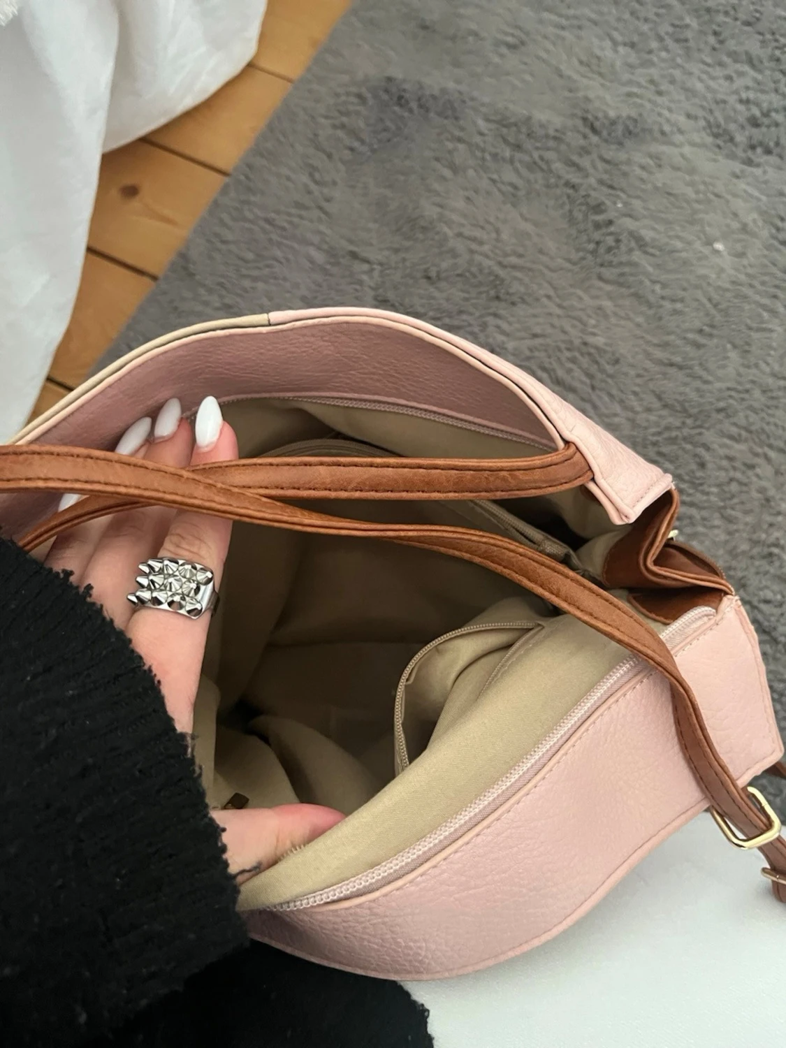 Tvåfärgad handväska i rosa och beige - 2