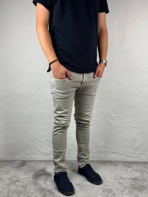 Replay jeans  - Ett par riktigt snygga jeans från replay i storlek W33 L30 i modellen Anbbas hyperflex