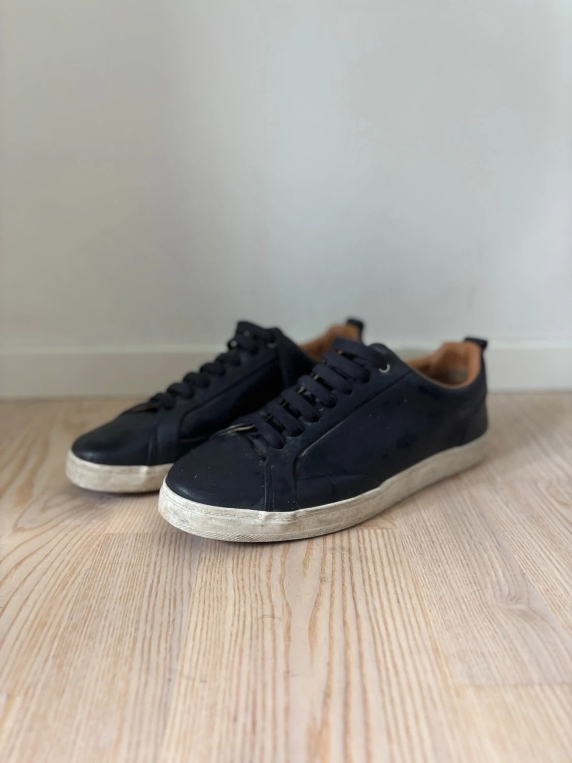 Mörkblå sneakers - 1
