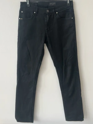 Tiger of Sweden Jeans  - Tjena, säljer ett par schyssta tiger of sweden jeans i modellen Sharp, i strl W30/L32 Jeansen är i färgen svart och är i ett bra skick hör gärna av dig om du har några frågor🤗12