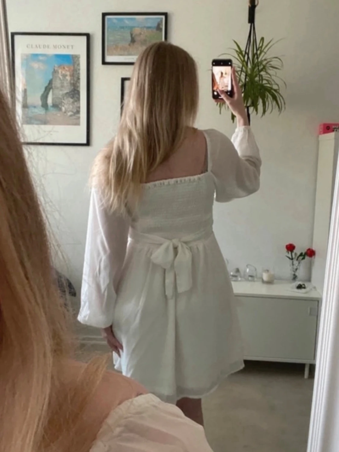 Vit kort klänning med volangärm - 1