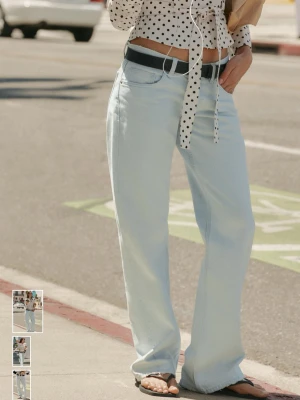 Low waist TRF jeans från Zara - Säljer ett par skit snygga populära ljusblåa wide leg low waist TRF jeans från zara!! Helt oanvänd!!! Storlek 34! Nypris 400kr