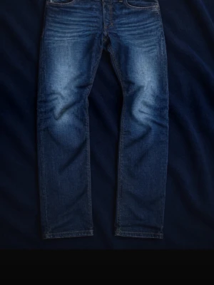 Diesel Jeans Blue Denim - Mörkblå Diesel jeans med snygg wash och clean passform. Perfekta vardagsjeans som passar till sneakers och hoodie.  • Storlek: W31 L34 • Färg: Blå denim • Skick: Bra skick • Diesel original • Slim/regular fit känsla • Snygg fade och detaljer