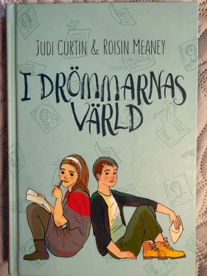 I drömmarnas värld - Ännu en bok från girl it. Den är lättläst och riktar sig till barn och yngre tonåringar. 