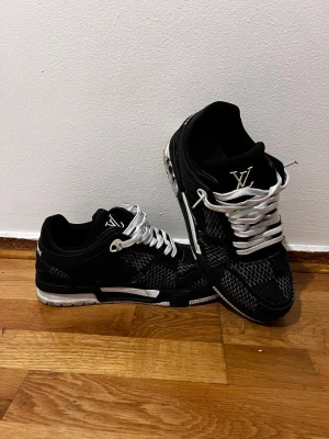 Sneakers  - Riktig fina skor storlek 44 EU