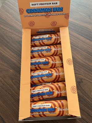 Barebells cinnamon bun  - Säljer en låda innehållande 12 stycken barebells cinnamon bun, utgångsdatum 14/01-27 