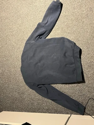 Pier one hoodie utan luva - Säljer min mörkblå pier one hoodie utan luva 