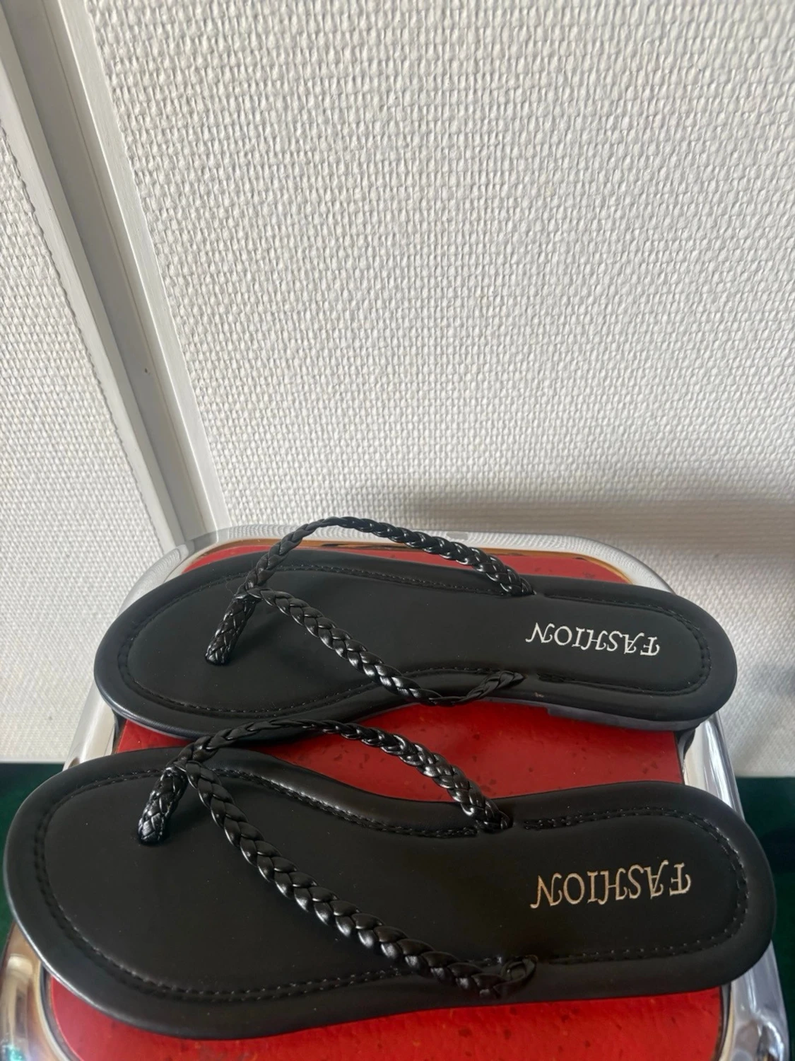 Svarta flätade sandaler från Fashion - 1