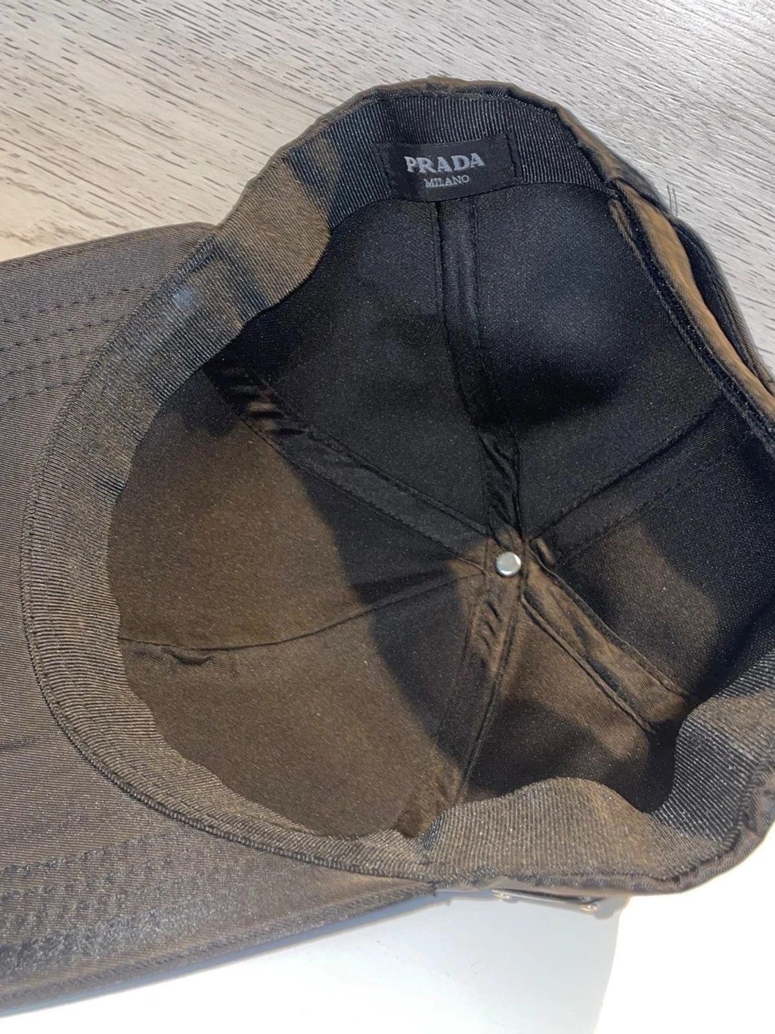 Svart keps från Prada - 1