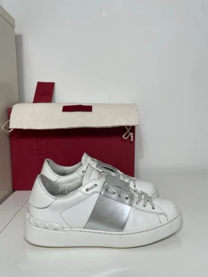 Valentino Open Skor  - Säljer nu dessa Valentino Open Skor, skriv för fler bilder/frågor🙌🏼
