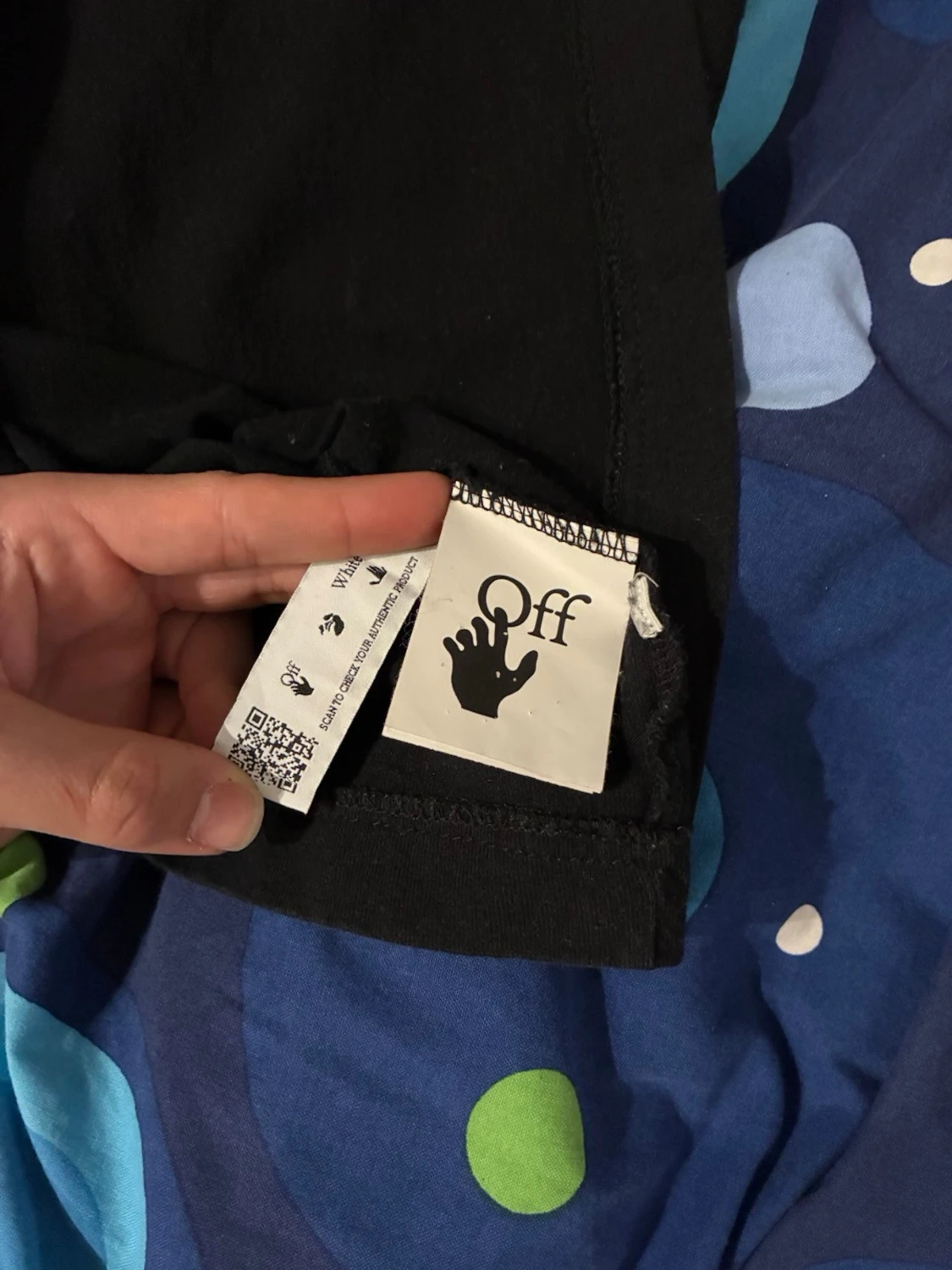 Svart Off-White t-shirt med konsttryck - 3