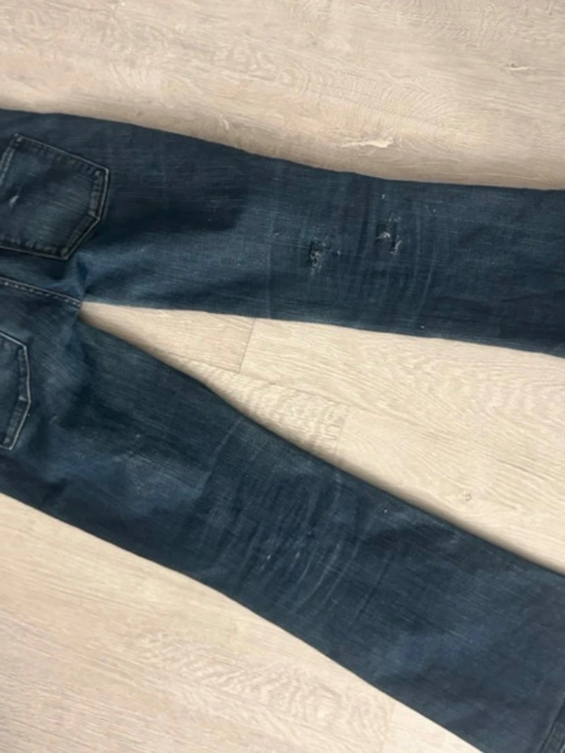 Mörkblå slitna bootcut jeans - 3