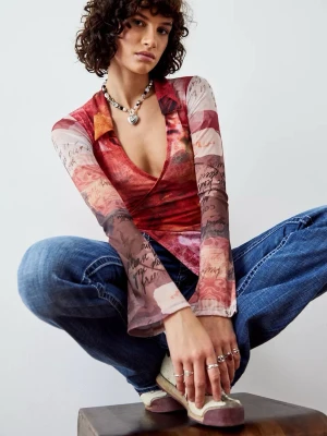 NY! Urban Outfitters Archive Mesh Topp - NY med prislapp! Slutsåld Urban Outfitters Archive Surplice Mesh Blouse. Original pris: 399:-