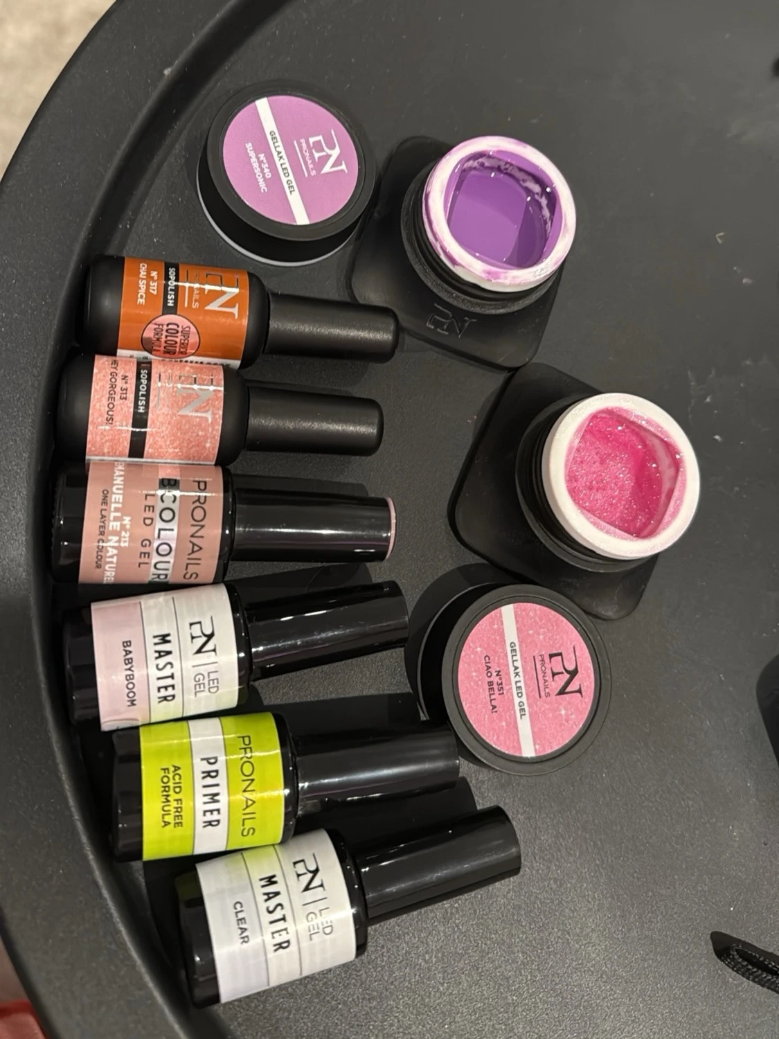 Nagellack och gelékit mixade färger