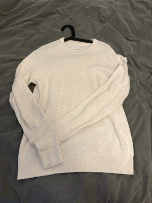 Merinoull tröja - Säljer en helt oanvänd merinoull tröja som är i 10/10 skick men säljer billigt pga ingen användning, ny pris 1200!