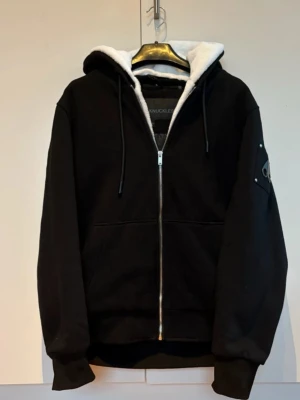 Svart hoodie Moose Knuckles med foder - Som ny 