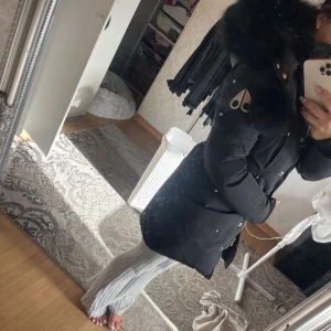 Moose knuckles jacka - Använd flertal gånger, varm och bekväm 