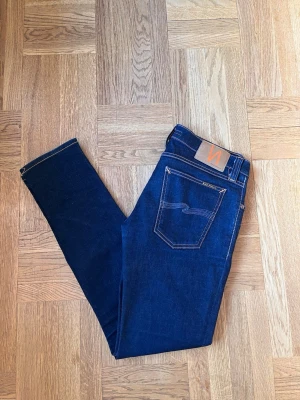 Mörkblå jeans från Nudie Jeans - Ett par helt nya Nudie jeans. Endast testade. Storlek 30/32. Skick 10/10