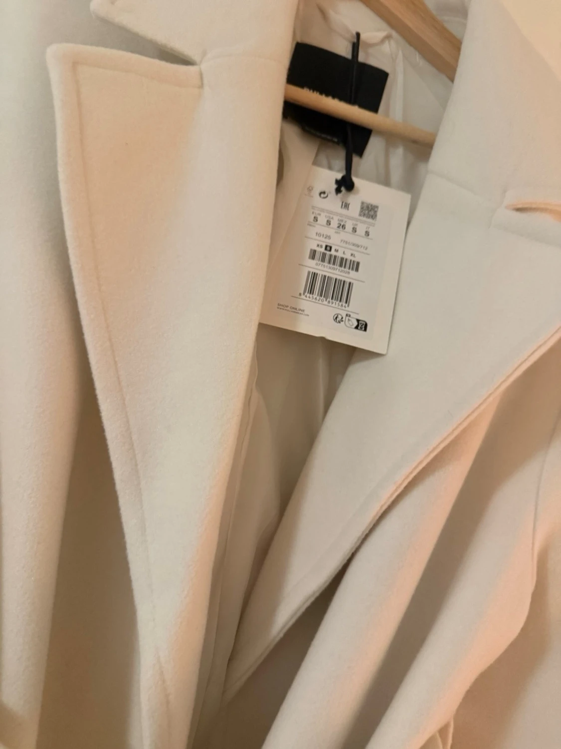 Vit kappa med knytskärp från Pull n Bear - 5