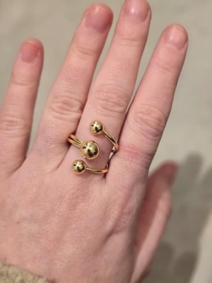 Guldfärgad ring - Ring justerbar storlek 