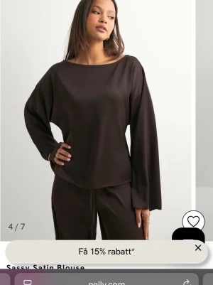 Sassy satin blus  - Söker i storlek xxs eller xs snälla hör av er om ni har en