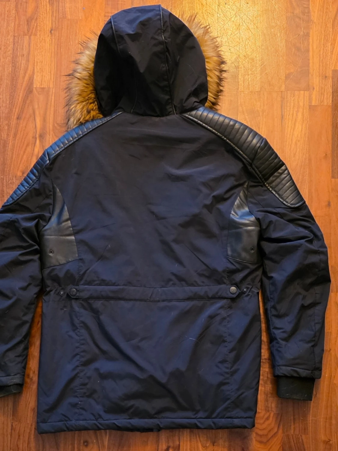 Svart parkas från Stone Goose - 2