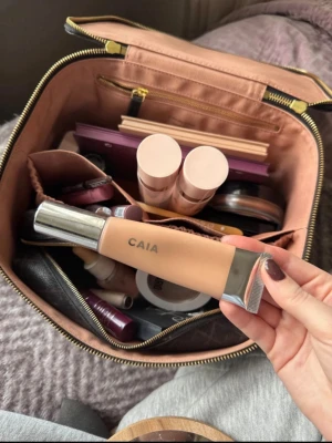 Caia bare glow skintint - Köpte fel färg, endast testad en gång. Färg 20