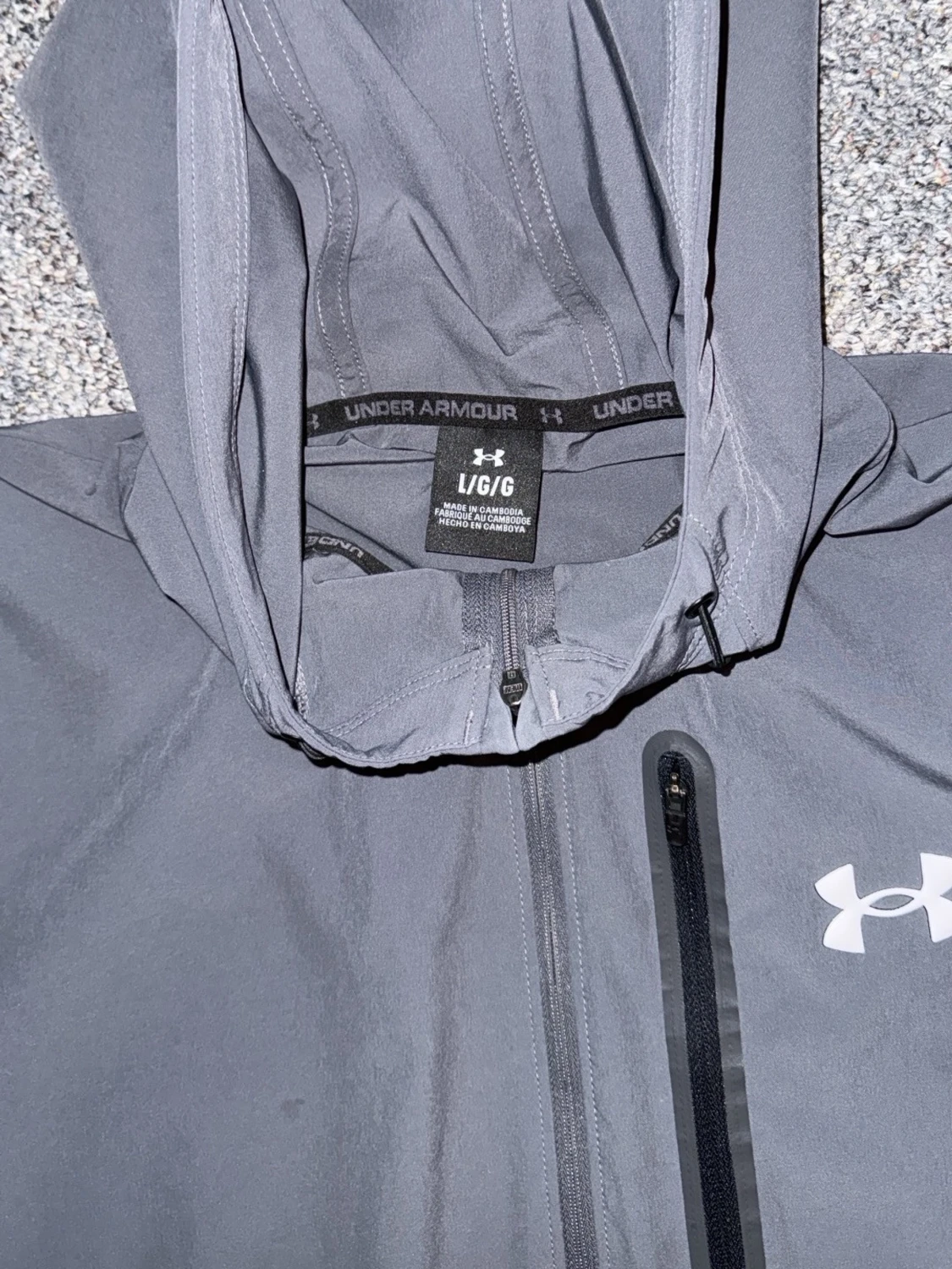 Under Armour grå och svart vindjacka - 1